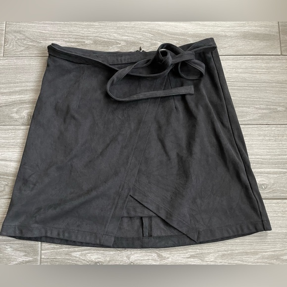 Living Doll Faux Suede Black Mini Skirt, Tie Front Wrap Style—Size Medium• - Picture 1 of 11